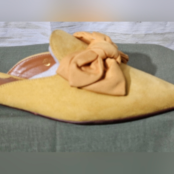 Elegant Yellow Mules with Bow Detail - Picture 8 of 13